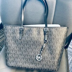 Michael Kors Jet Set Travel purse